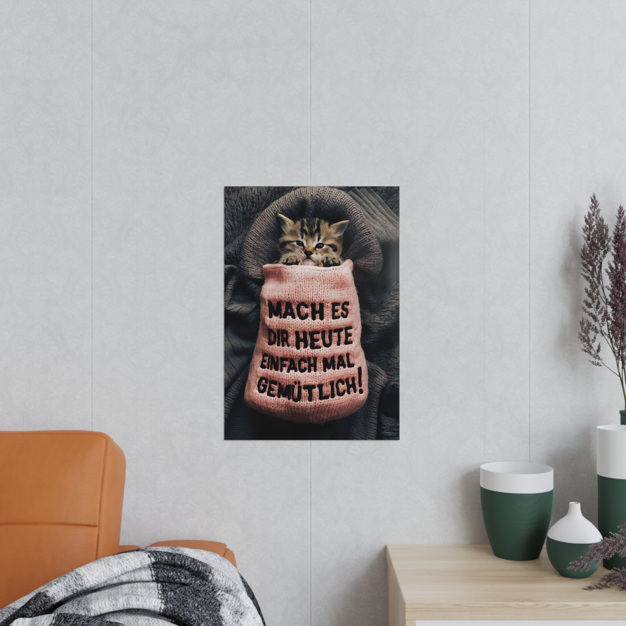 Niedliches Kätzchen Poster - Spruch: Mach es dir heute mal gemütlich - Poster bei HappyHugPixels