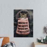 Niedliches Kätzchen Poster - Spruch: Mach es dir heute mal gemütlich - Poster bei HappyHugPixels