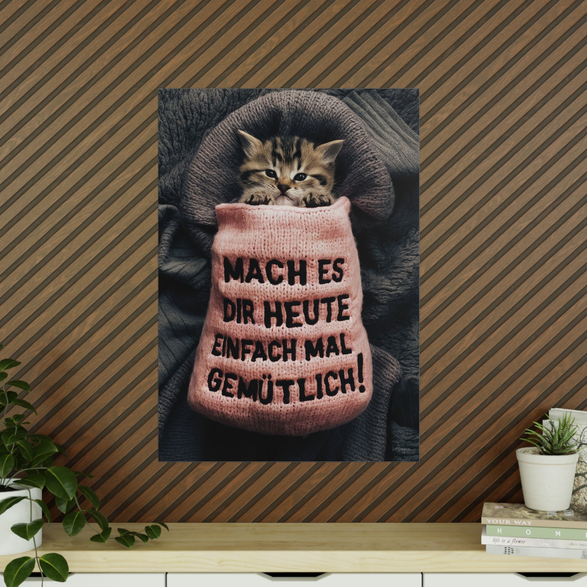 Niedliches Kätzchen Poster - Spruch: Mach es dir heute mal gemütlich - Poster bei HappyHugPixels