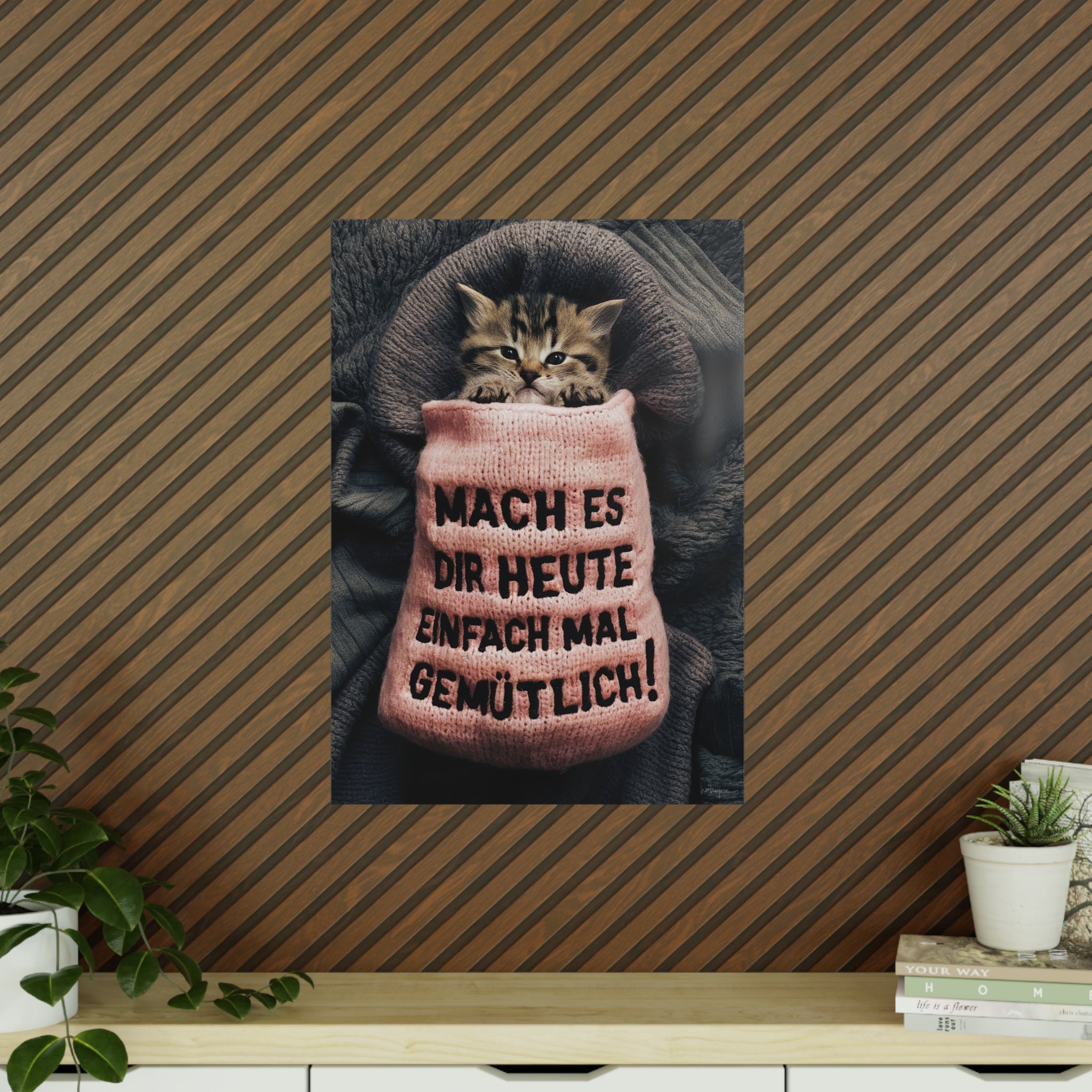 Niedliches Kätzchen Poster - Spruch: Mach es dir heute mal gemütlich - Poster bei HappyHugPixels