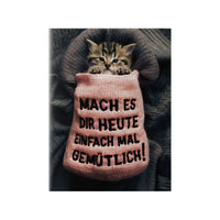 Niedliches Kätzchen Poster - Spruch: Mach es dir heute mal gemütlich - Poster bei HappyHugPixels