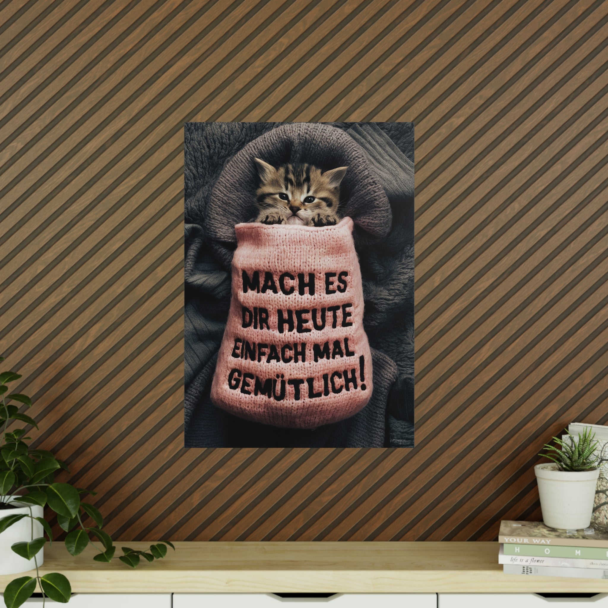 Niedliches Kätzchen Poster - Spruch: Mach es dir heute mal gemütlich - Poster bei HappyHugPixels