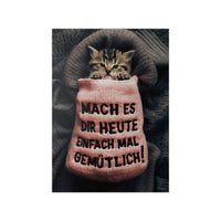 Niedliches Kätzchen Poster - Spruch: Mach es dir heute mal gemütlich - Poster bei HappyHugPixels