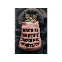 Niedliches Kätzchen Poster - Spruch: Mach es dir heute mal gemütlich - Poster bei HappyHugPixels