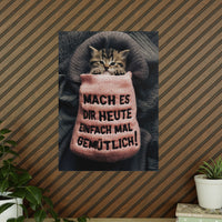 Niedliches Kätzchen Poster - Spruch: Mach es dir heute mal gemütlich - Poster bei HappyHugPixels