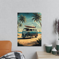 Retro Surfer VW Bully Poster - Strandurlaub und Abenteuer - Poster bei HappyHugPixels