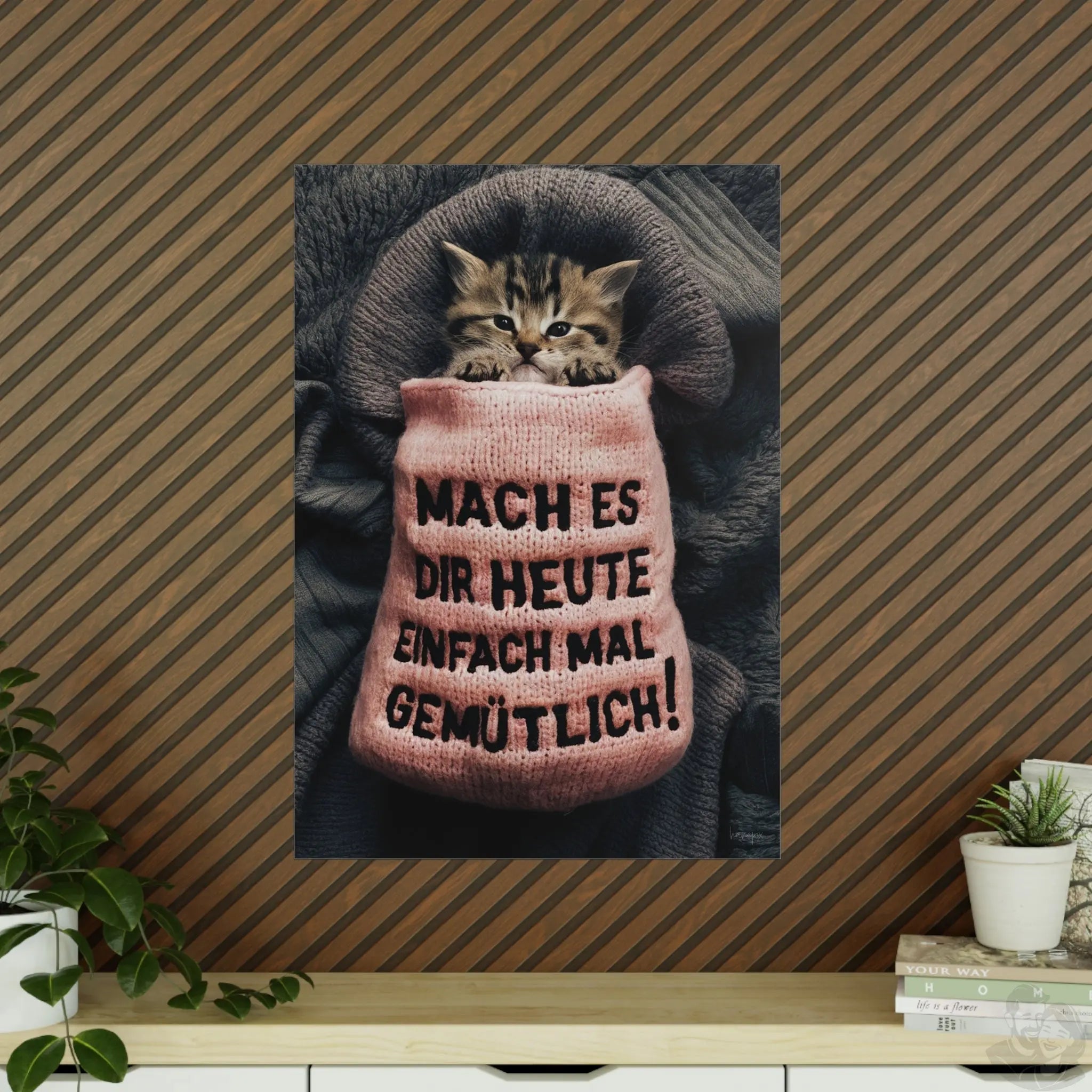 Niedliches Kätzchen Poster - Spruch: Mach es dir heute mal gemütlich - Poster bei HappyHugPixels