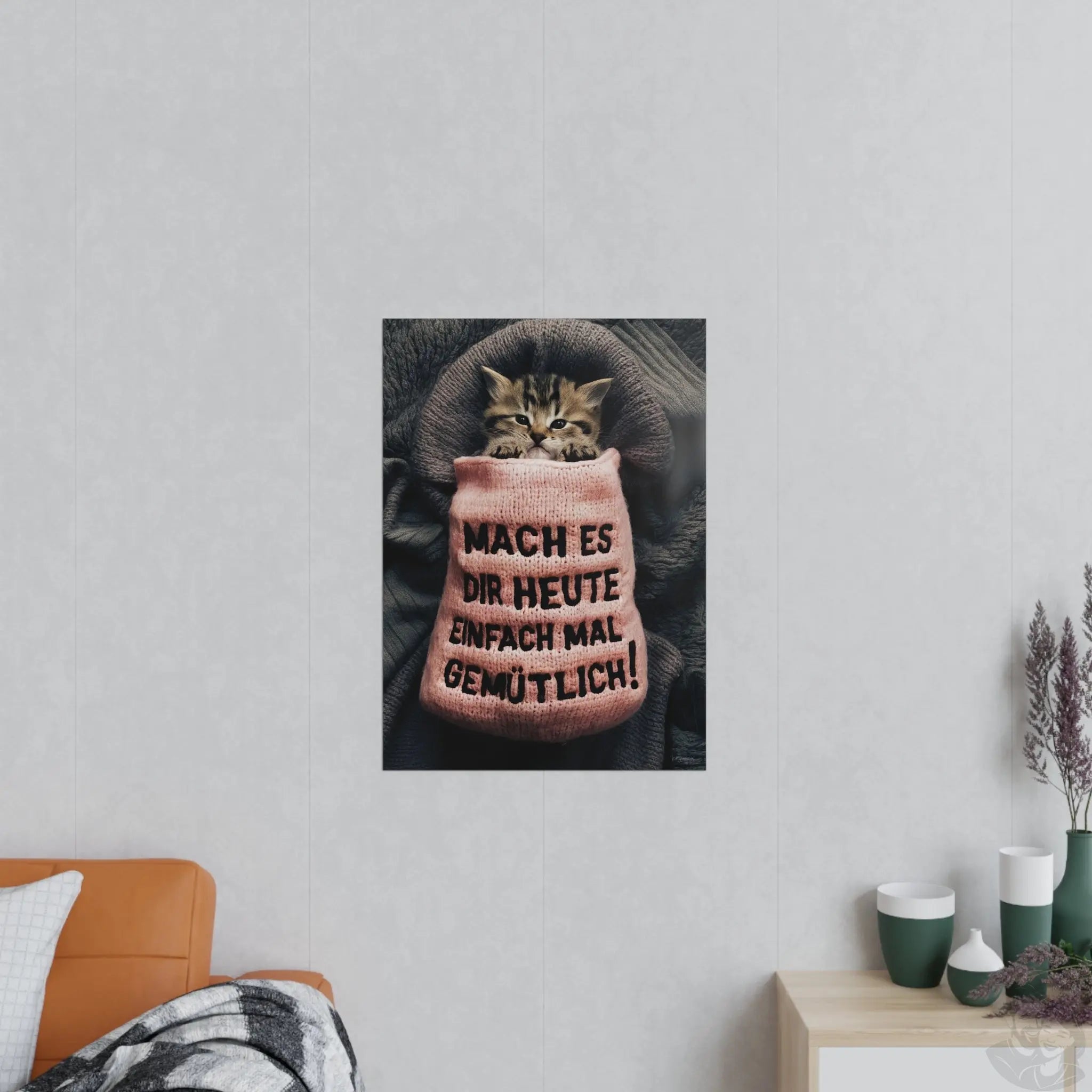 Niedliches Kätzchen Poster - Spruch: Mach es dir heute mal gemütlich - Poster bei HappyHugPixels