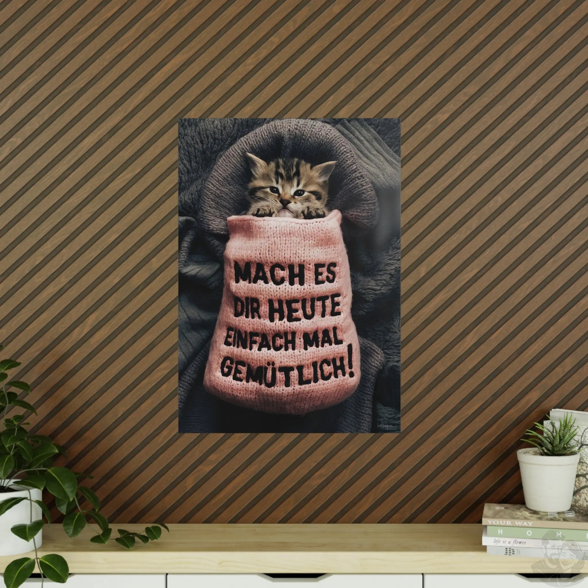 Niedliches Kätzchen Poster - Spruch: Mach es dir heute mal gemütlich - Poster bei HappyHugPixels