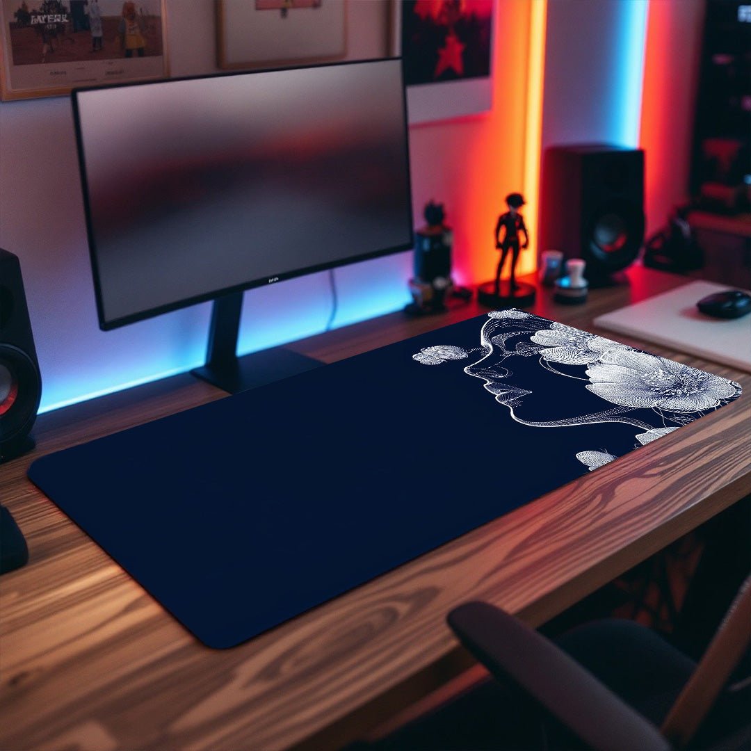 Elegantes Frauengesicht Blumen - Design XXL Gaming Mauspad - Mousepad bei HappyHugPixels