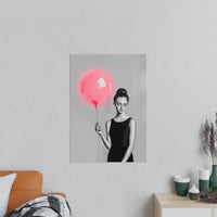 Kunstposter Zeichnung - Elegante Frau mit Ballon - Photopapier - Poster bei HappyHugPixels