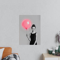 Kunstposter Zeichnung - Elegante Frau mit Ballon - Photopapier - Poster bei HappyHugPixels