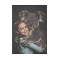 Leinwandbild Mädchen & Koala - Aus der Serie Little Girl Animals - Canvas bei HappyHugPixels