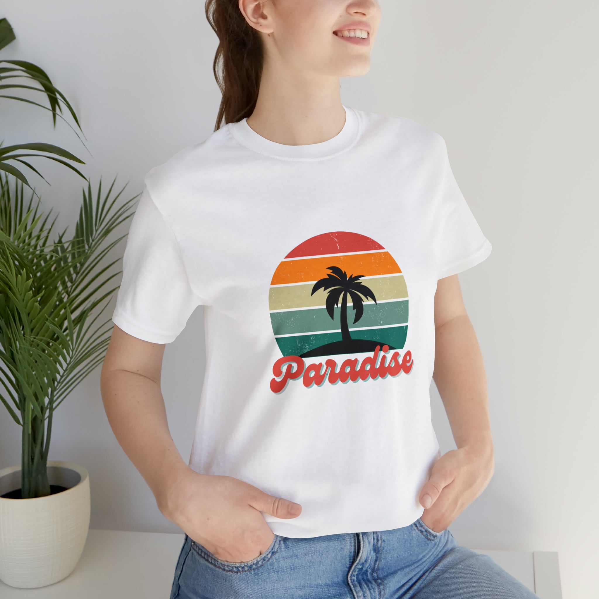 "Paradise"-Retro-Motiv T-Shirt - Vintage-Stil trifft Komfort - Unisex Jersey Short Sleeve Tee - HappyHugPixels Paradise Retro